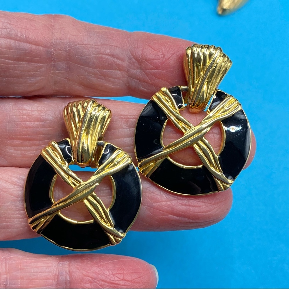 Vintage Door Knocker Gold & Black Enamel Clip-On Earrings - Picture 8 of 8